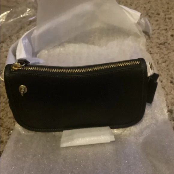 Coach Swinger 20 Black Brand New NWT